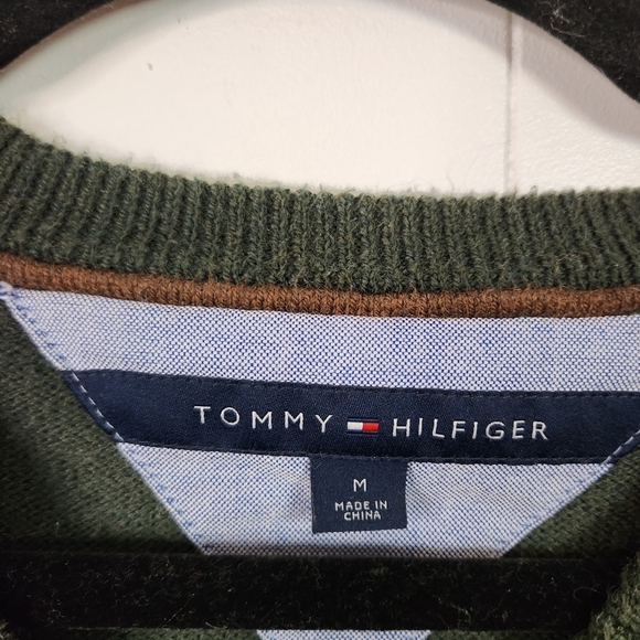 Tommy Hilfiger Green V-Neck Sweater Mens Medium Logo Long Sleeve Preppy Office - Picture 5 of 7